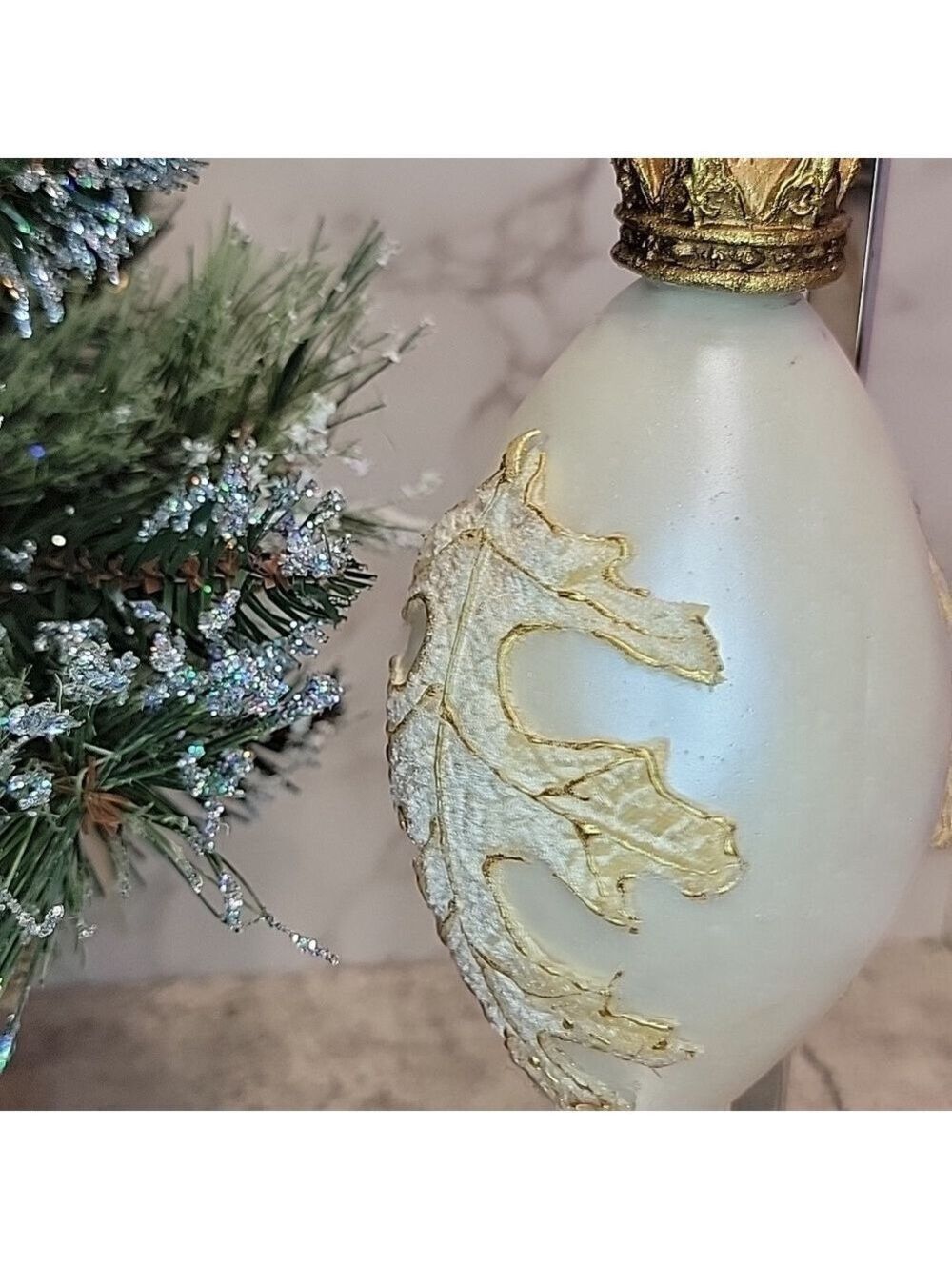 Stunning oversized Leaf theme Christmas Ornament - Picture 4 of 6